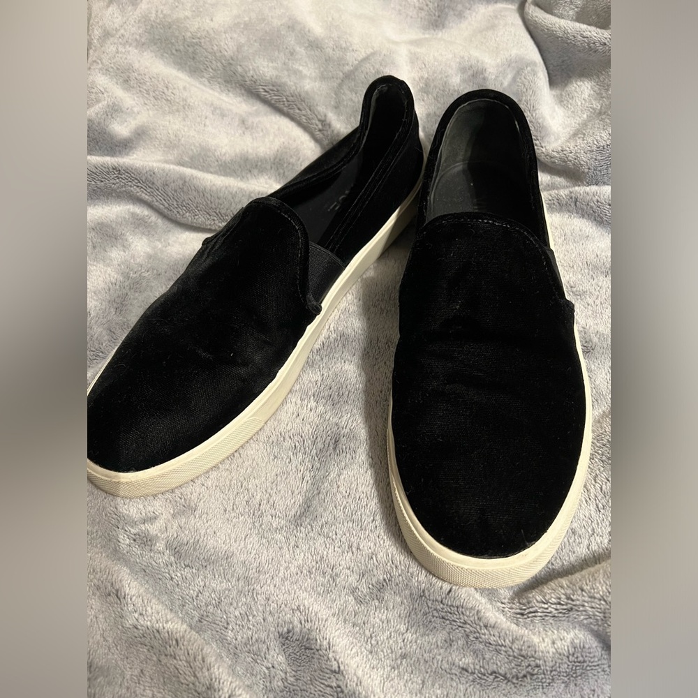 VINCE Slip Ons